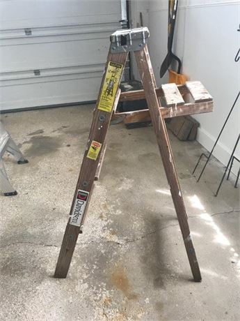 Wooden Step Ladder
