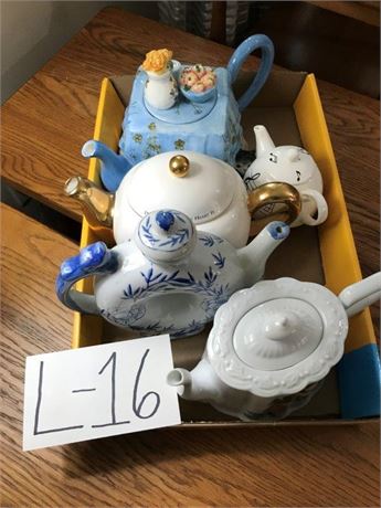 Flat of 5 Teapots (#1)