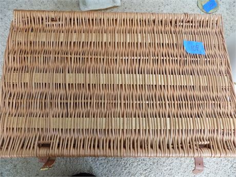 Brookstone English-Style Large Picnic Basket with Dishes, Like New