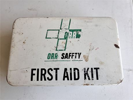 Vtg Metal First Aid Box