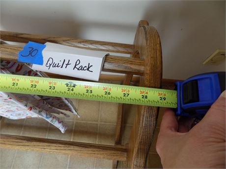 Quilt Rack with Clothe