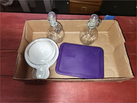 2 Pyrex Pieces & 2 oil jars