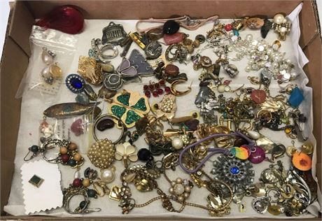 Flat of Misc. Jewelry (#2)