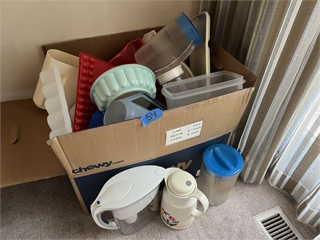 Plastic Ware Lot