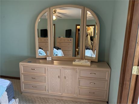 Dresser with Mirror Thomasville