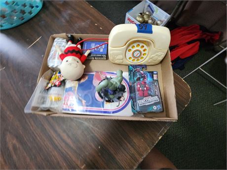 Flat of Toys: Star Trek Game, Hulk, Charlie Brown