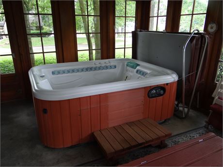 Hot Tub - You must remove this yourself. It is empty.