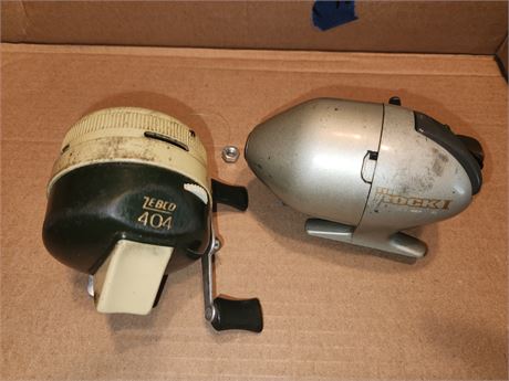 2 fishing reels