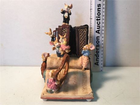 Moving Accordion Musical