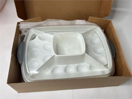 Pampered Chef Egg Vegetable Tray Chill