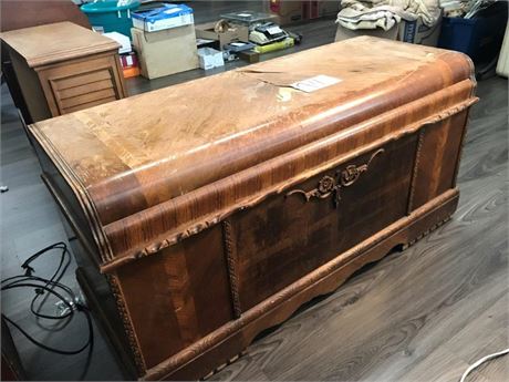 Roos Sweetheart Cedar Chest (See Pictures)