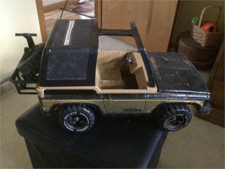 Vintage Toy Tonka Metal Truck with spare changeable tires and carjack