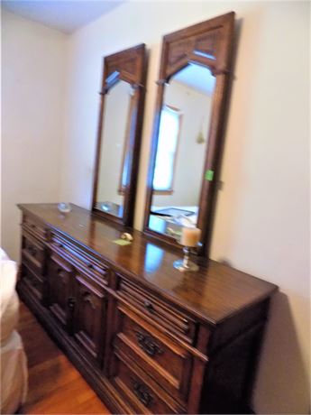 Dresser with two mirros