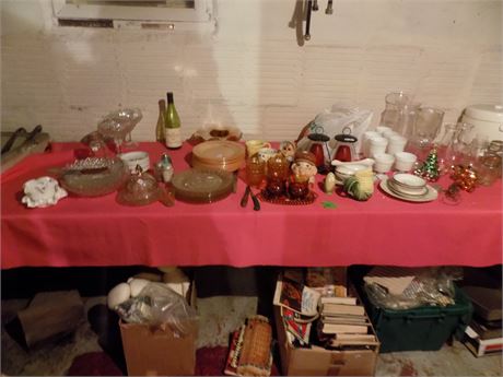 Collectibles, Table Lot