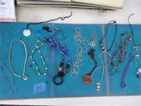 Large Lot of Jewlery.