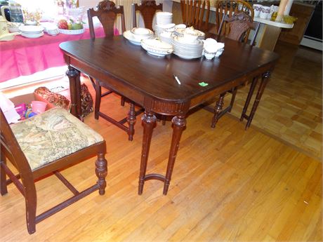 Table with 4 Chairs