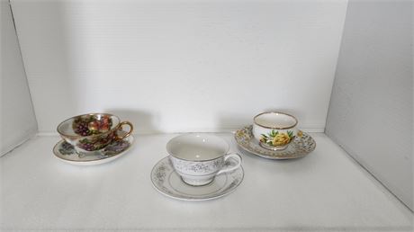 Carrousel Japan .Royal Albert. England Duchess .Cup And Saucers.