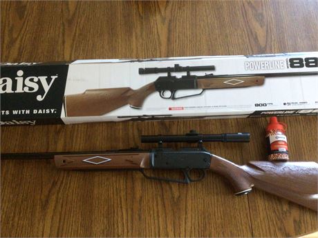 BB Gun - Daisy Air Rifle - New in Box Comes with Scope and Ammo