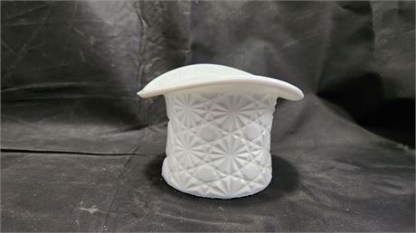 Unmarked Fenton Daisy & Button Top Hat