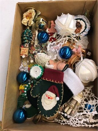 Flat of Christmas Ornaments (#6)