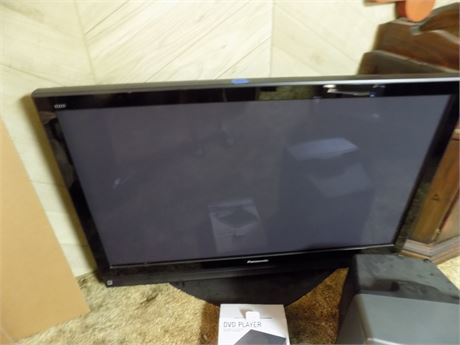 Panasonic Flatscreen TV, DVD Player, Small CRT TV