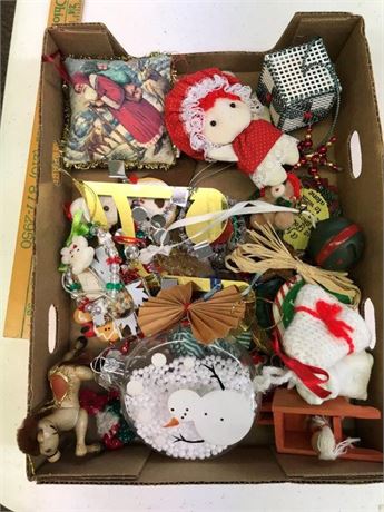 Flat of Christmas Ornaments (#5)