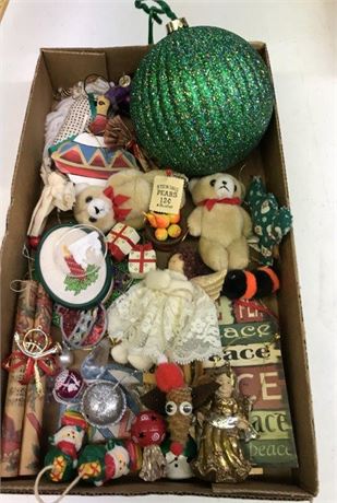 Flat of Christmas Ornaments (#1)