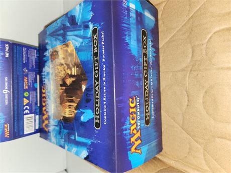 Magic The Gathering Holiday gift box With Cards