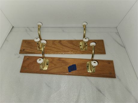 2 Coat Racks