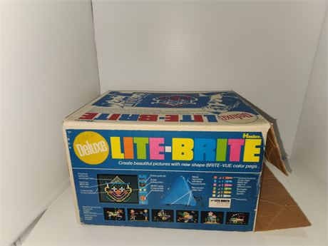 Vintage Lite Brite With Old Square Pegs & Lots Of Pictures. Tested And Works