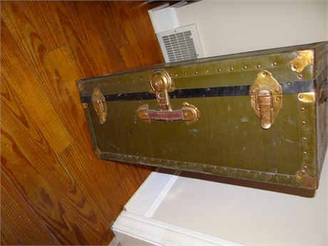Military Trunk- Cant open it.