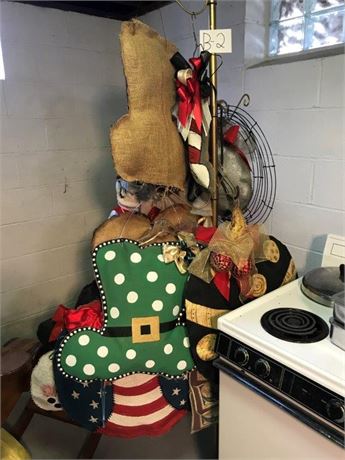 Various Holiday Deco