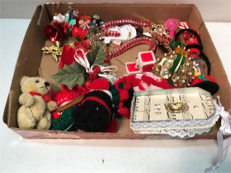Flat of Christmas Ornaments (#1)