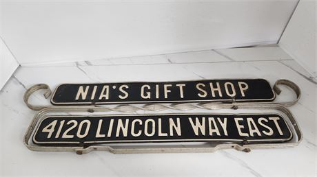 NIA'S  Gift shop sign
