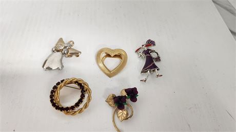 Lot Of 5 Brooches