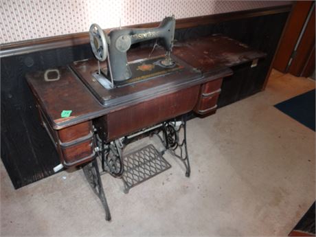 Tredle Sewing Machine