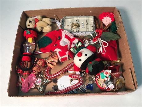 Flat of Misc. Ornaments