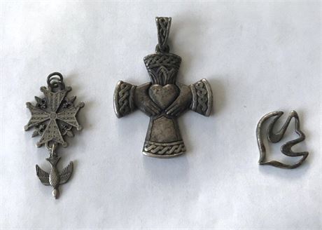 Pendants Stamped JA Ster
