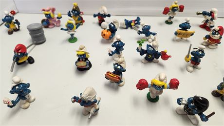 Lot Of 25 Vintage Smurfs