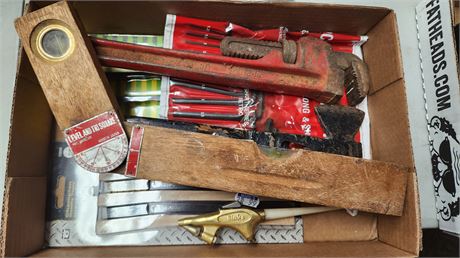 Pipe Wrench & Airbrush Sprayer & Key Wrench Set & Miscellaneous Items