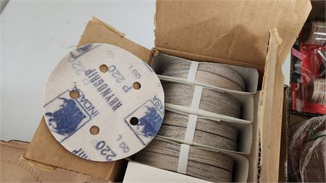 2 Boxes Of 500 Sanding Discs