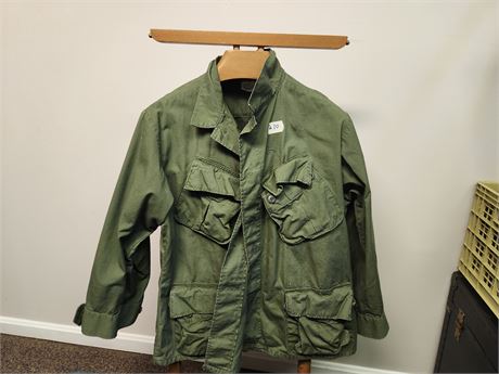 L short army shirt