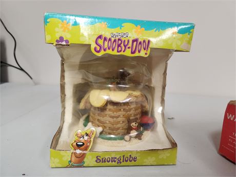 Vintage Scooby Doo snow globe