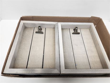 2 Wood Photo Frames. Size 4 x 6