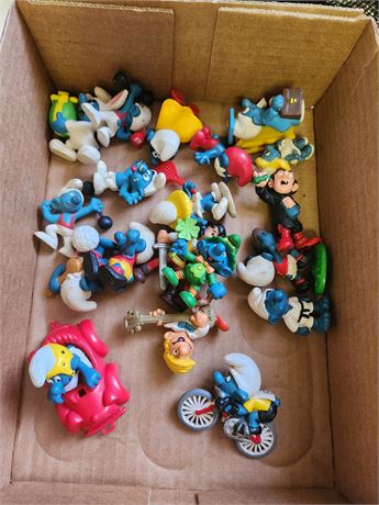 Lot Of Vintage smurfs