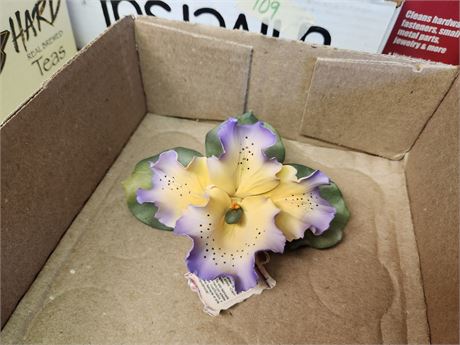 Dea Capodimonte Glass Flower