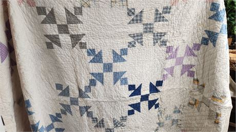 Vintage Quilt In Good condition