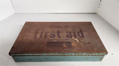 Vintage Metal First-Aid Box