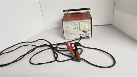 Solar 10 AMP Battery Charger. NOT TESTED