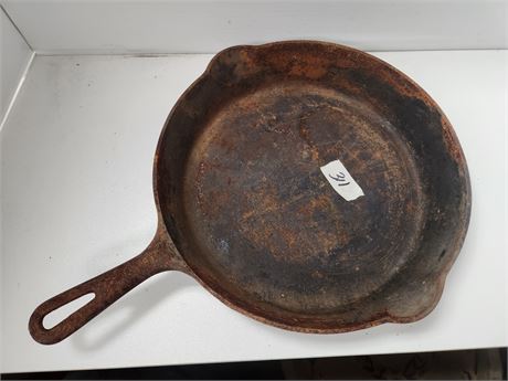 Griswold 10 Inch Cast Iron skillet